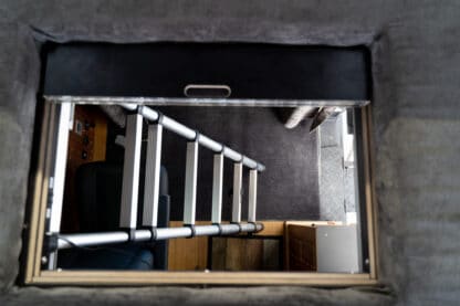 Detail Durchstieg im Aufstelldach Loft by CargoClips: die Leiter