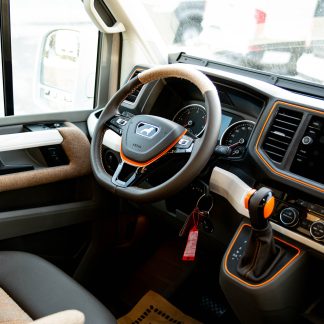 Steering wheel/gear lever package